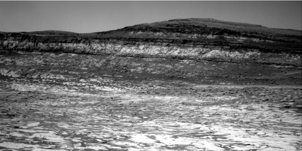 Mars image captured by NAV_RIGHT_B on Curiosity