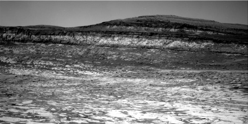 Mars image captured by NAV_RIGHT_B on Curiosity