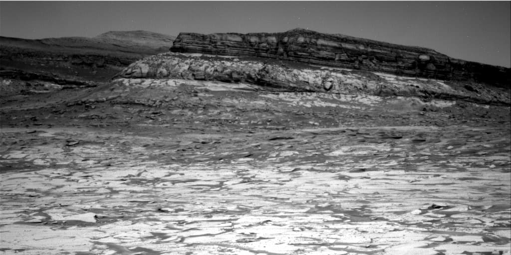 Mars image captured by NAV_RIGHT_B on Curiosity