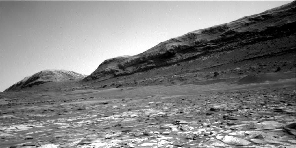 Mars image captured by NAV_RIGHT_B on Curiosity
