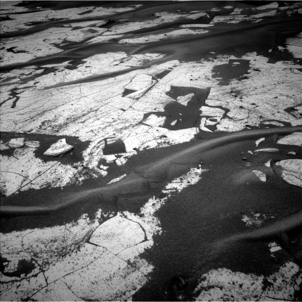 Mars image captured by NAV_LEFT_B on Curiosity