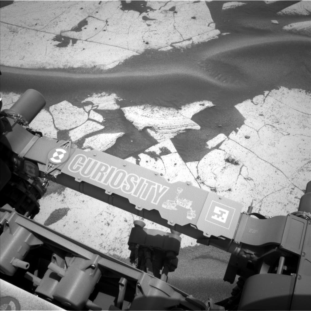 Mars image captured by NAV_LEFT_B on Curiosity