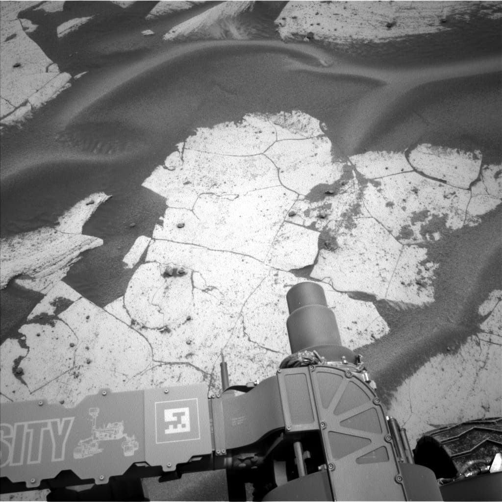 Mars image captured by NAV_LEFT_B on Curiosity
