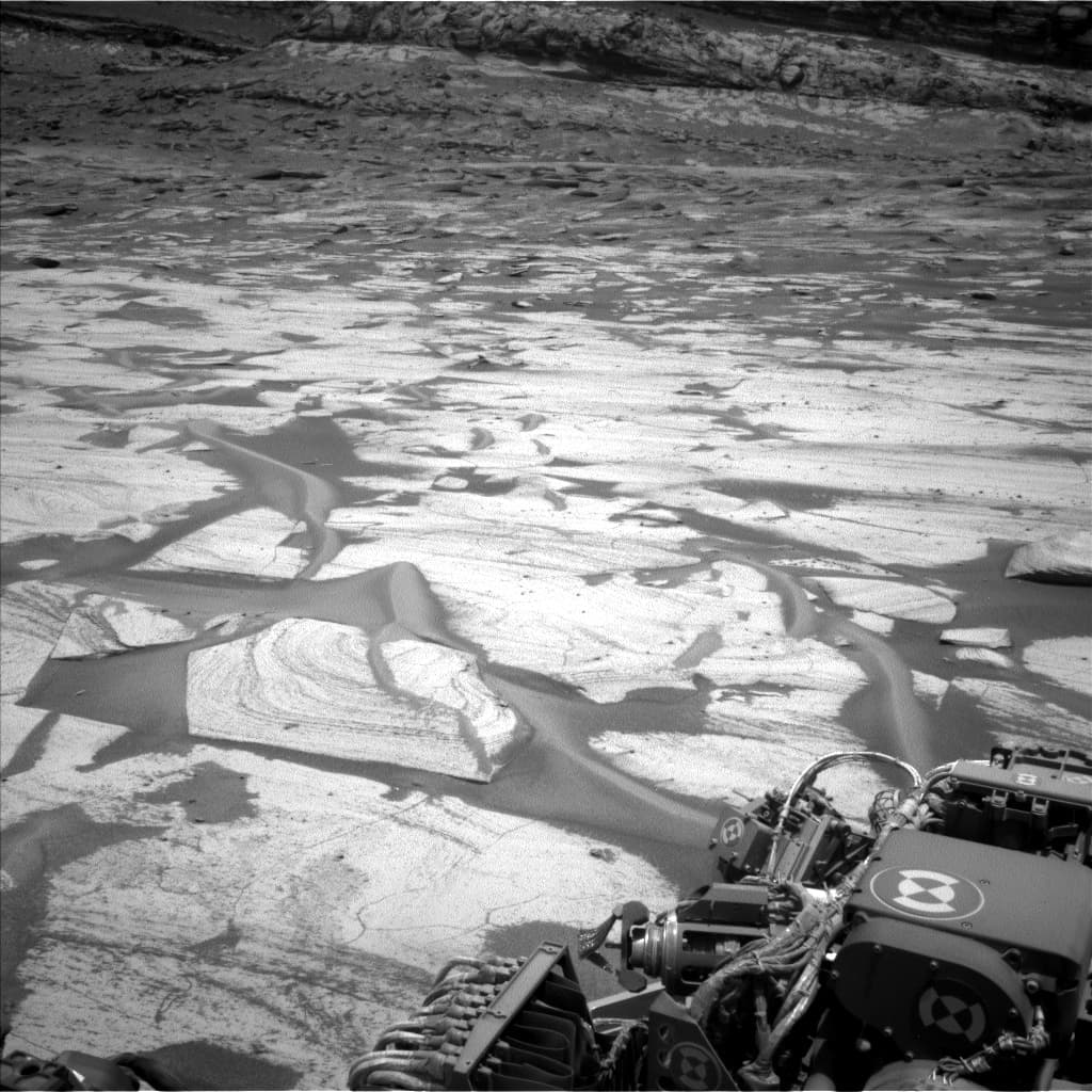 Mars image captured by NAV_LEFT_B on Curiosity