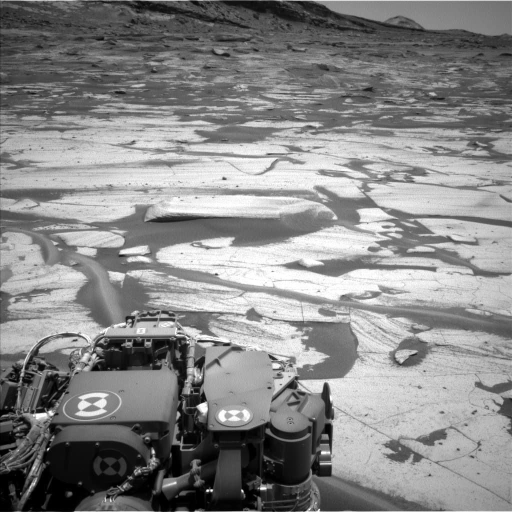 Mars image captured by NAV_LEFT_B on Curiosity