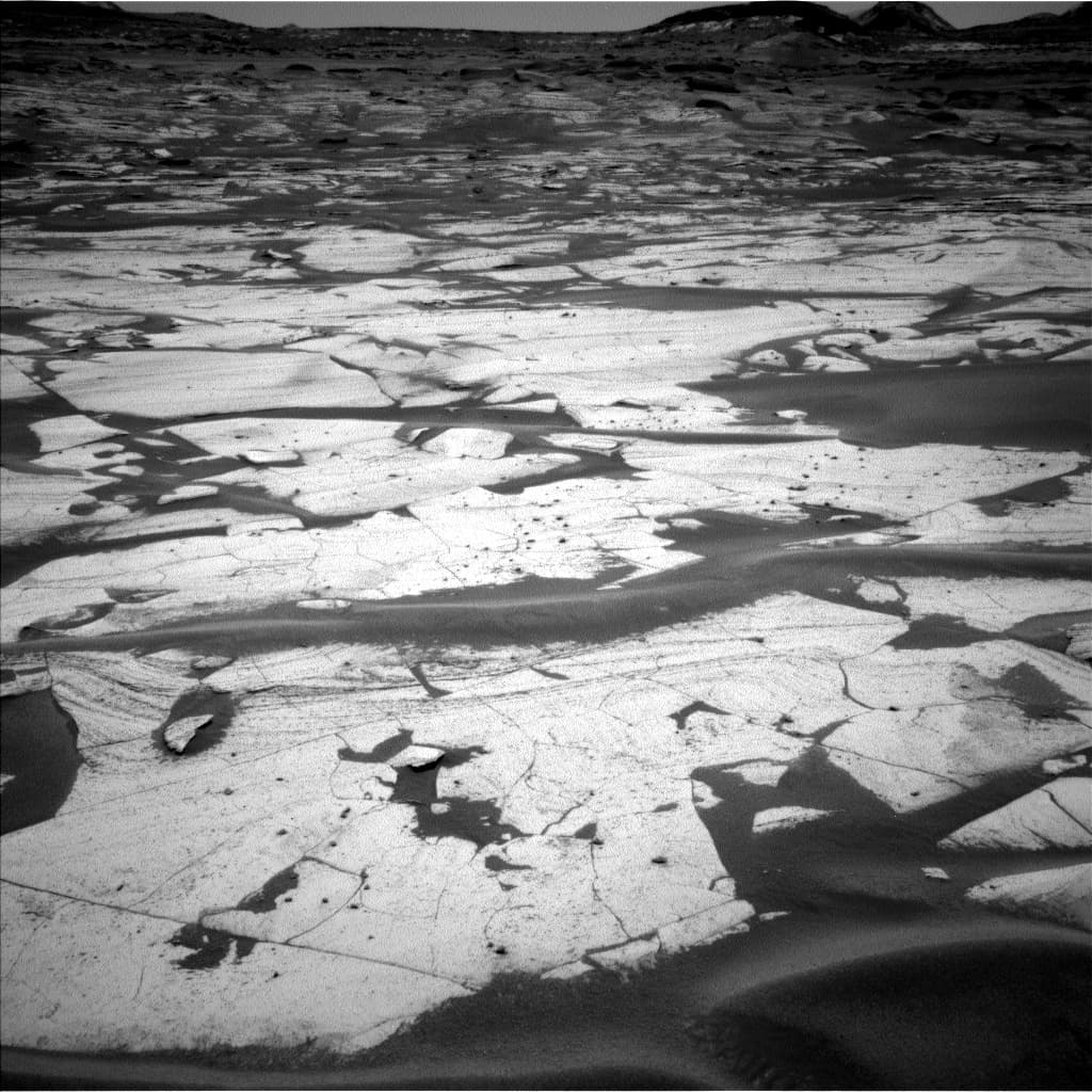 Mars image captured by NAV_LEFT_B on Curiosity