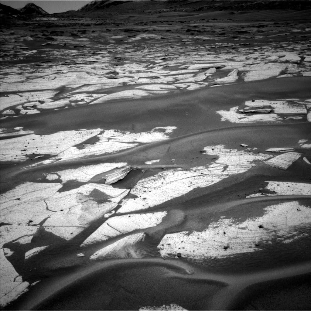 Mars image captured by NAV_LEFT_B on Curiosity