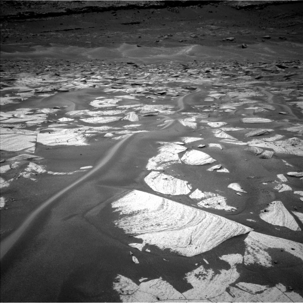 Mars image captured by NAV_LEFT_B on Curiosity