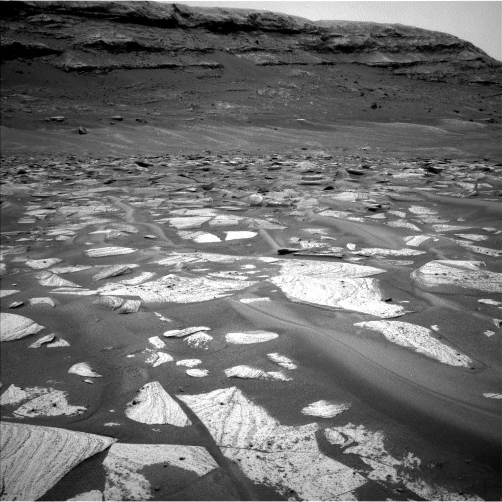 Mars image captured by NAV_LEFT_B on Curiosity