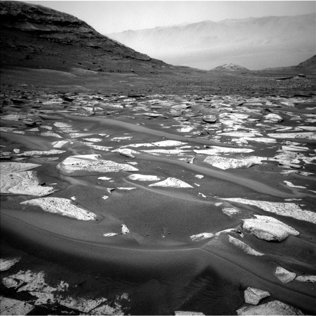 Mars image captured by NAV_LEFT_B on Curiosity