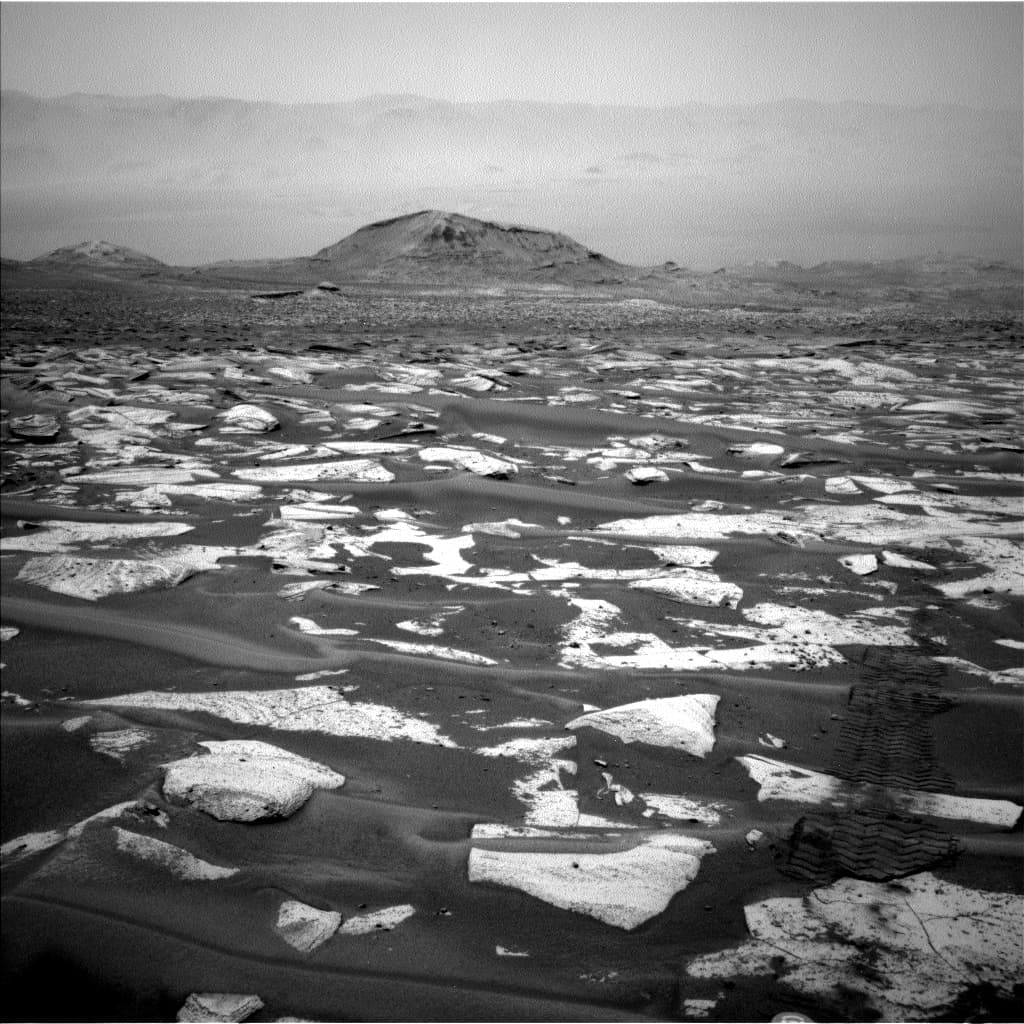 Mars image captured by NAV_LEFT_B on Curiosity