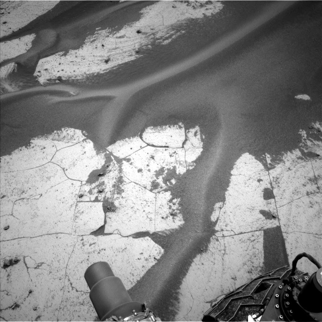 Mars image captured by NAV_LEFT_B on Curiosity