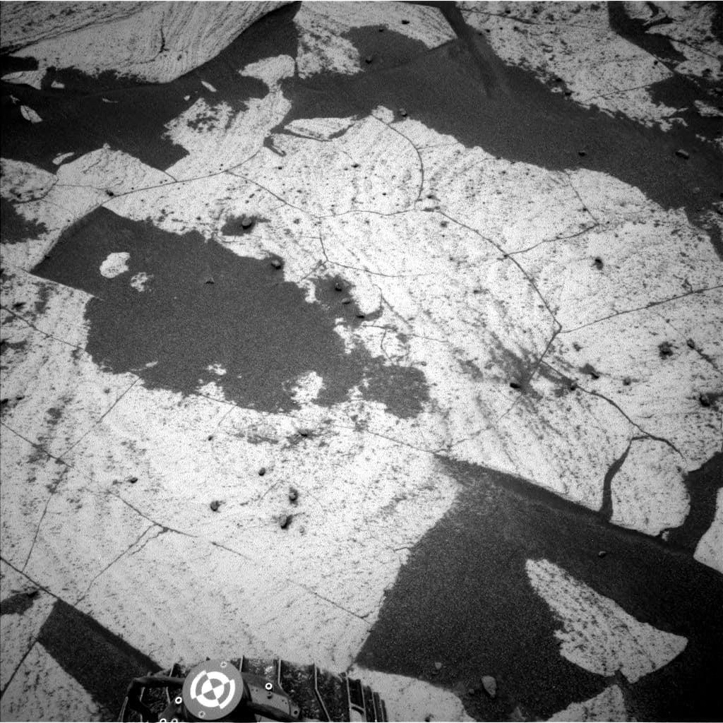 Mars image captured by NAV_LEFT_B on Curiosity