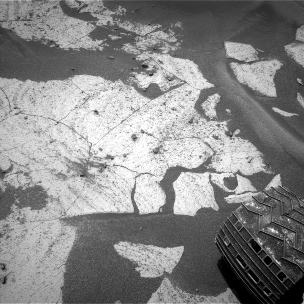 Mars image captured by NAV_LEFT_B on Curiosity