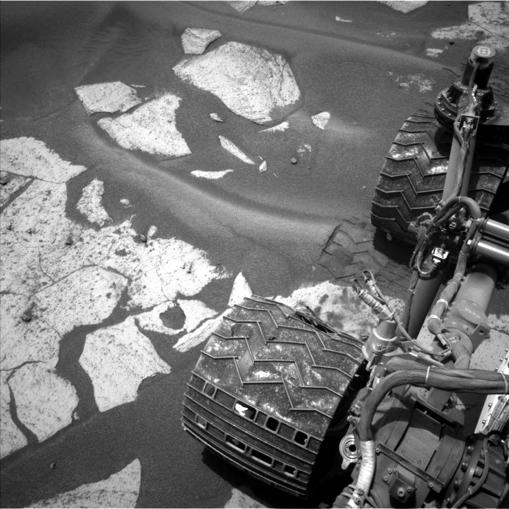 Mars image captured by NAV_LEFT_B on Curiosity