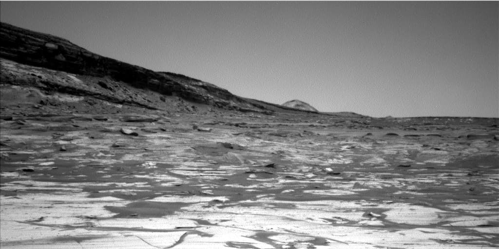 Mars image captured by NAV_LEFT_B on Curiosity