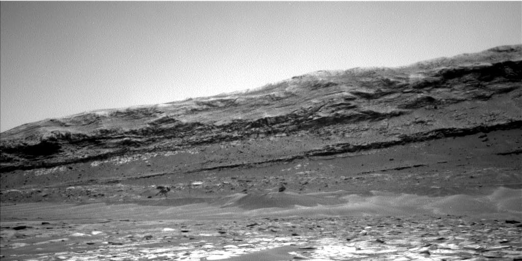 Mars image captured by NAV_LEFT_B on Curiosity