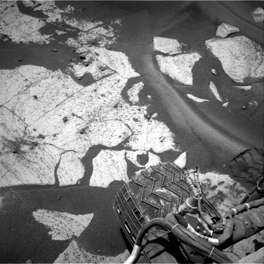 Mars image captured by NAV_RIGHT_B on Curiosity