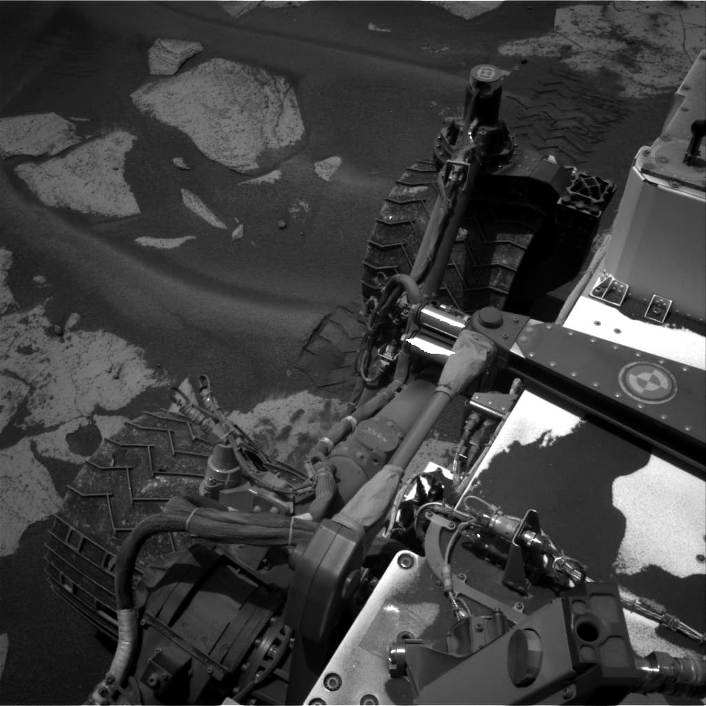Mars image captured by NAV_RIGHT_B on Curiosity
