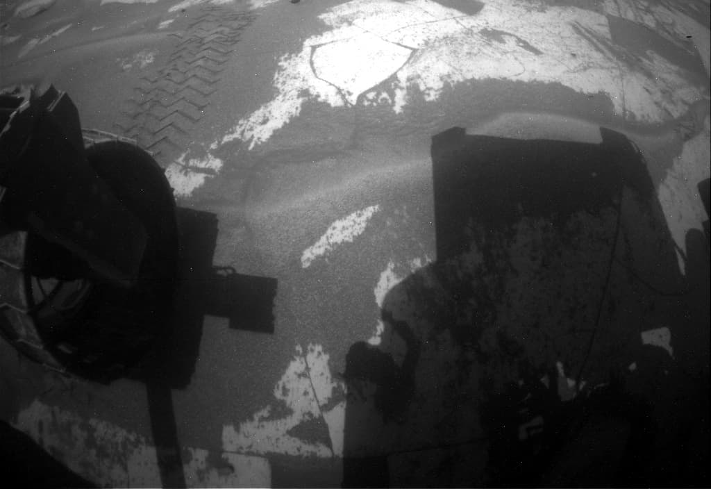 Mars image captured by RHAZ_RIGHT_B on Curiosity