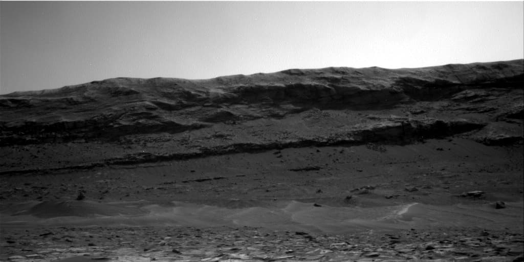 Mars image captured by NAV_RIGHT_B on Curiosity