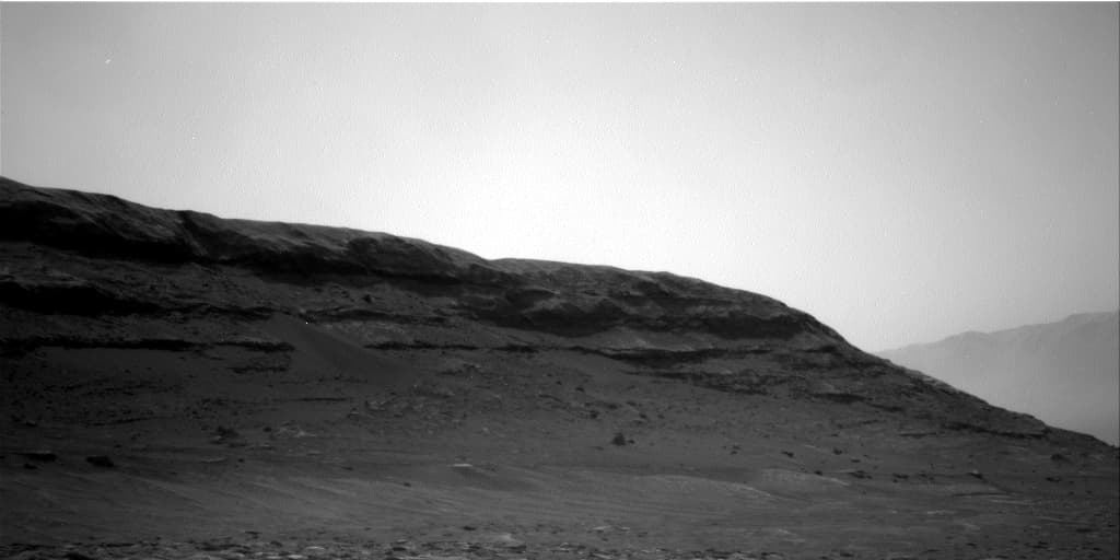 Mars image captured by NAV_RIGHT_B on Curiosity