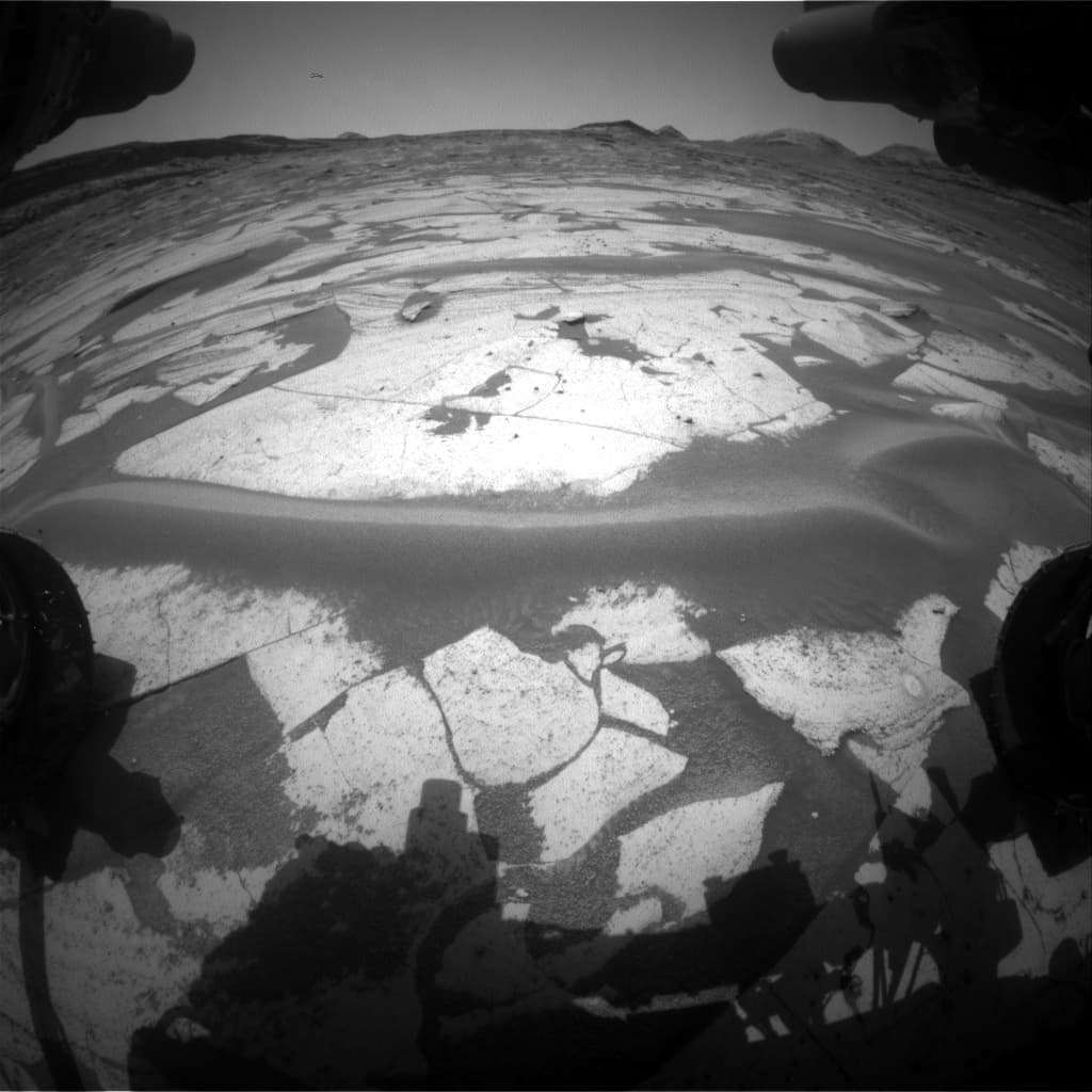 Mars image captured by FHAZ_RIGHT_B on Curiosity