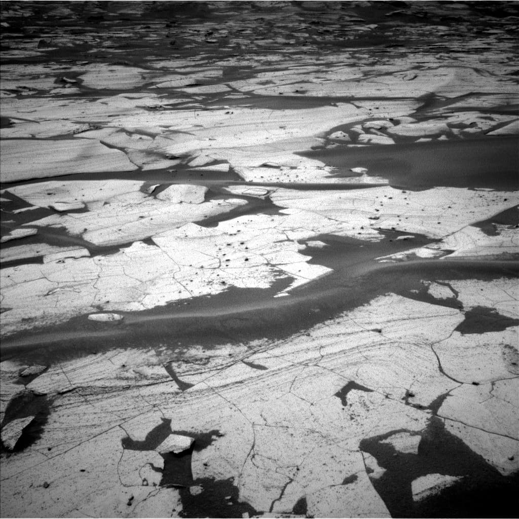 Mars image captured by NAV_LEFT_B on Curiosity