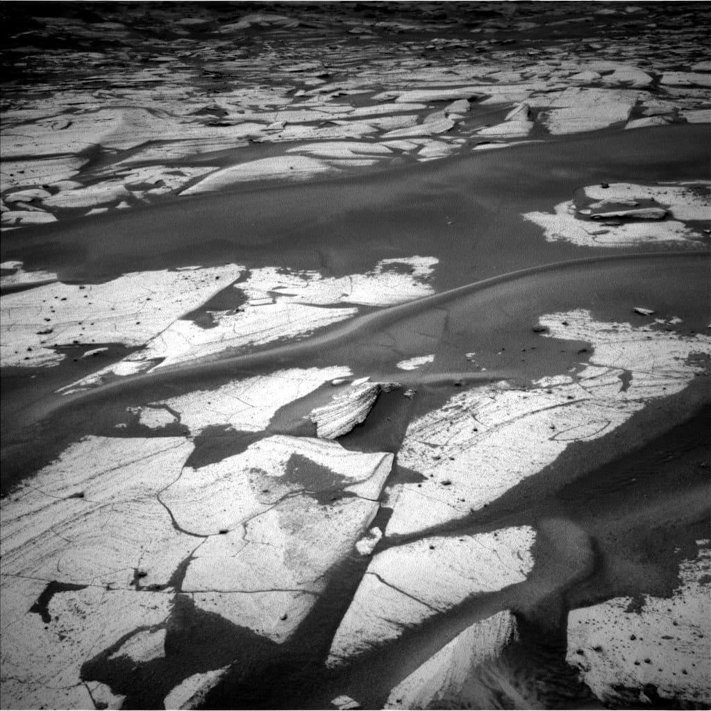 Mars image captured by NAV_LEFT_B on Curiosity