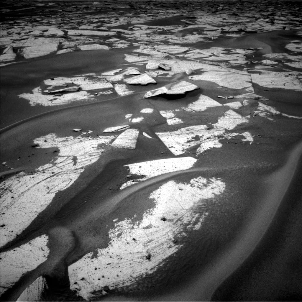 Mars image captured by NAV_LEFT_B on Curiosity