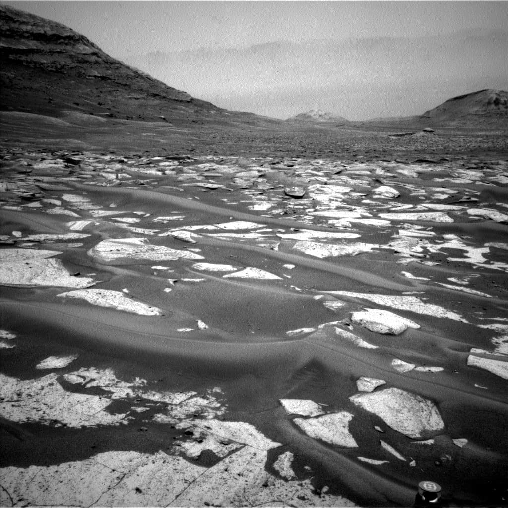 Mars image captured by NAV_LEFT_B on Curiosity