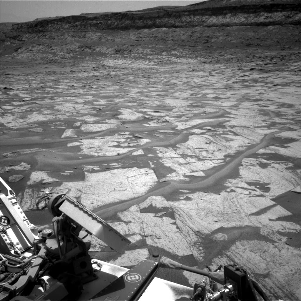 Mars image captured by NAV_LEFT_B on Curiosity