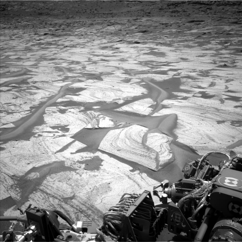 Mars image captured by NAV_LEFT_B on Curiosity