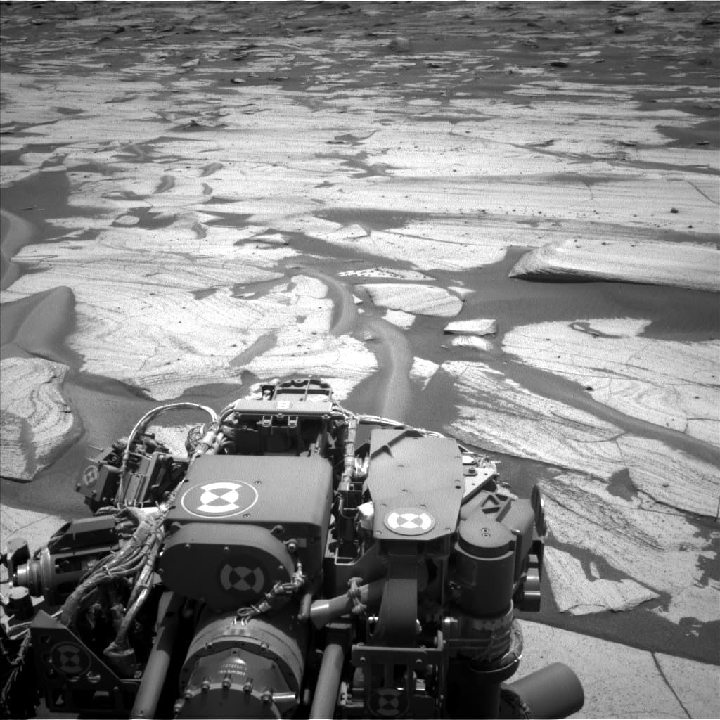 Mars image captured by NAV_LEFT_B on Curiosity