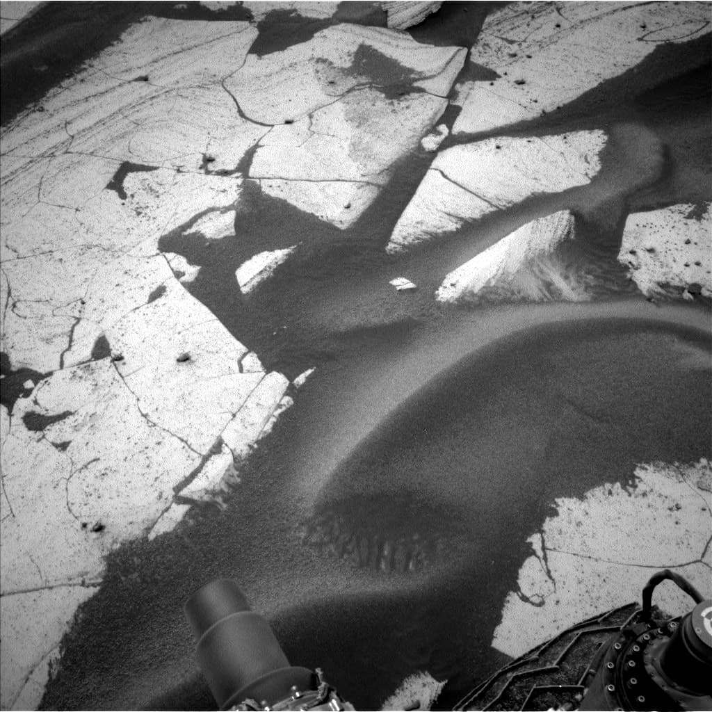 Mars image captured by NAV_LEFT_B on Curiosity