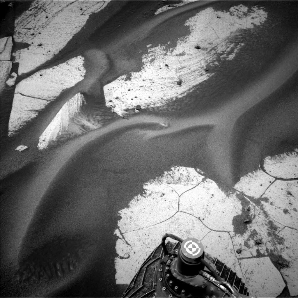 Mars image captured by NAV_LEFT_B on Curiosity
