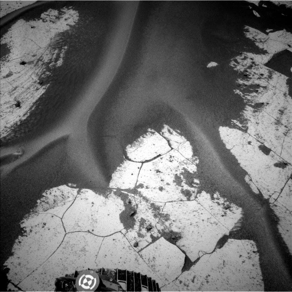 Mars image captured by NAV_LEFT_B on Curiosity