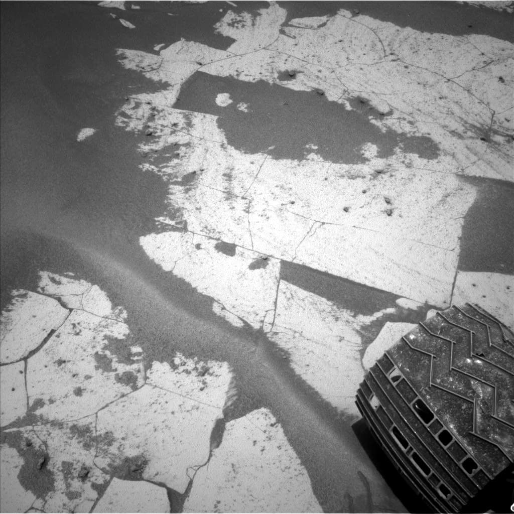 Mars image captured by NAV_LEFT_B on Curiosity