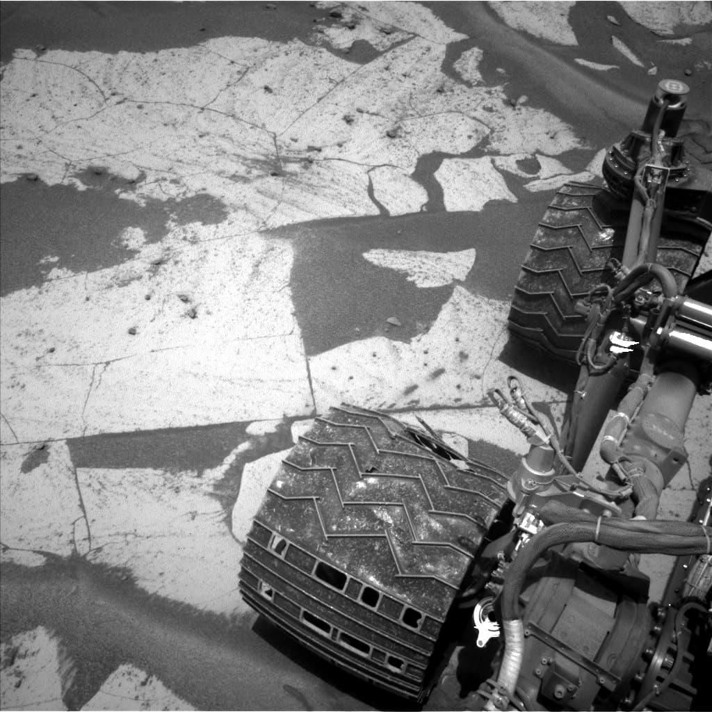 Mars image captured by NAV_LEFT_B on Curiosity