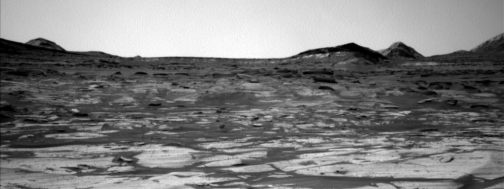 Mars image captured by NAV_LEFT_B on Curiosity