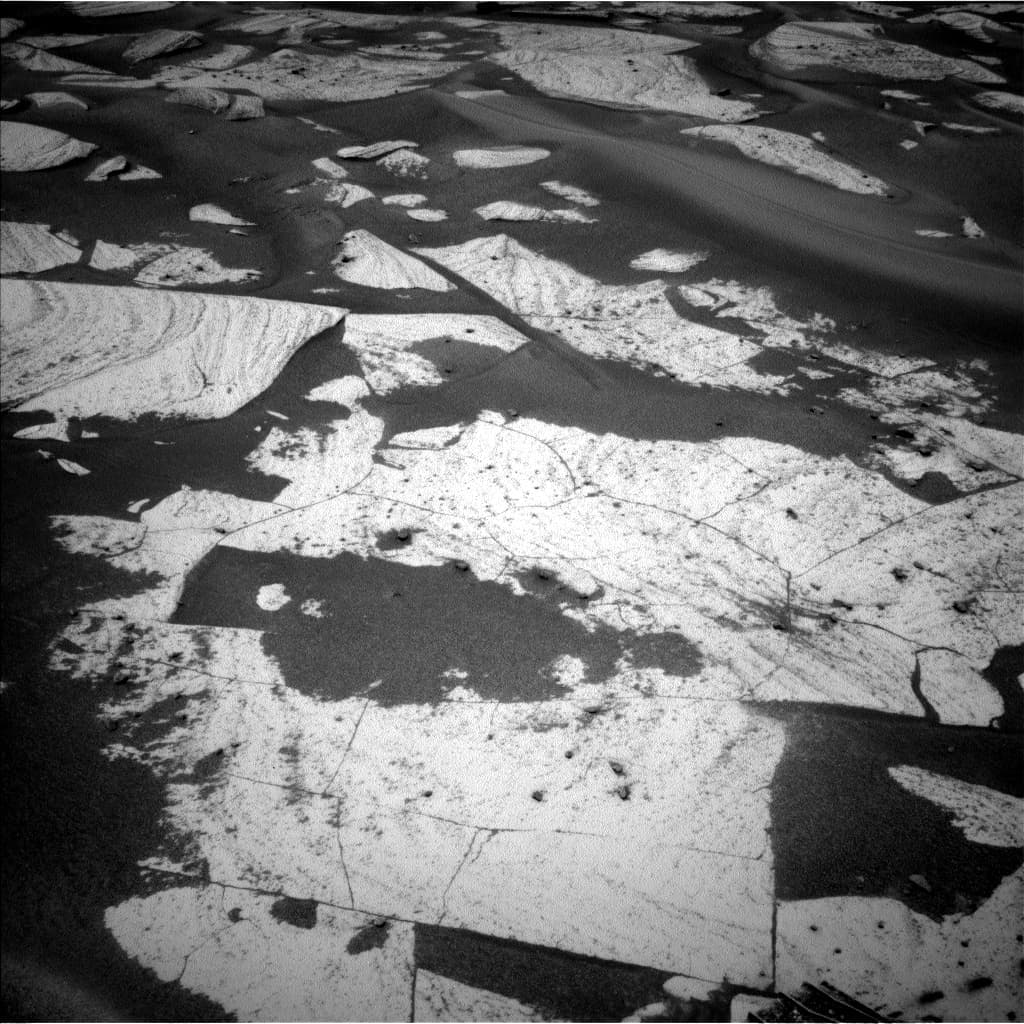 Mars image captured by NAV_LEFT_B on Curiosity