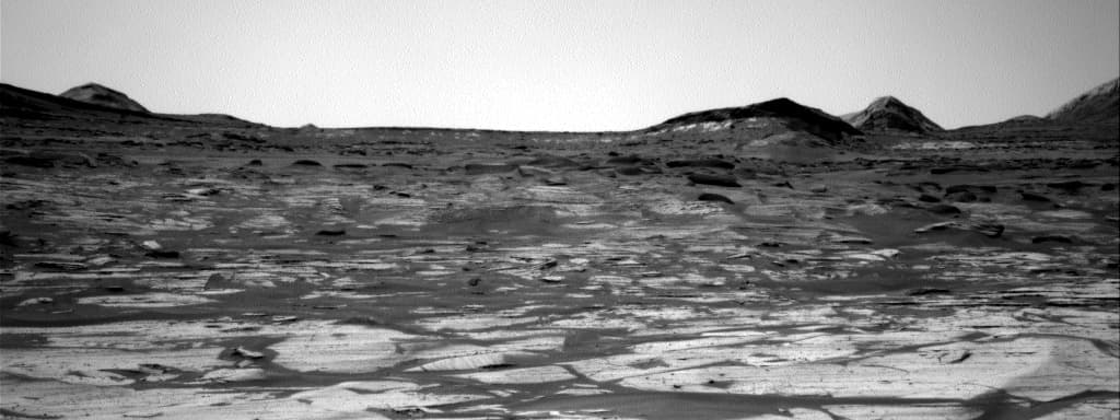 Mars image captured by NAV_RIGHT_B on Curiosity