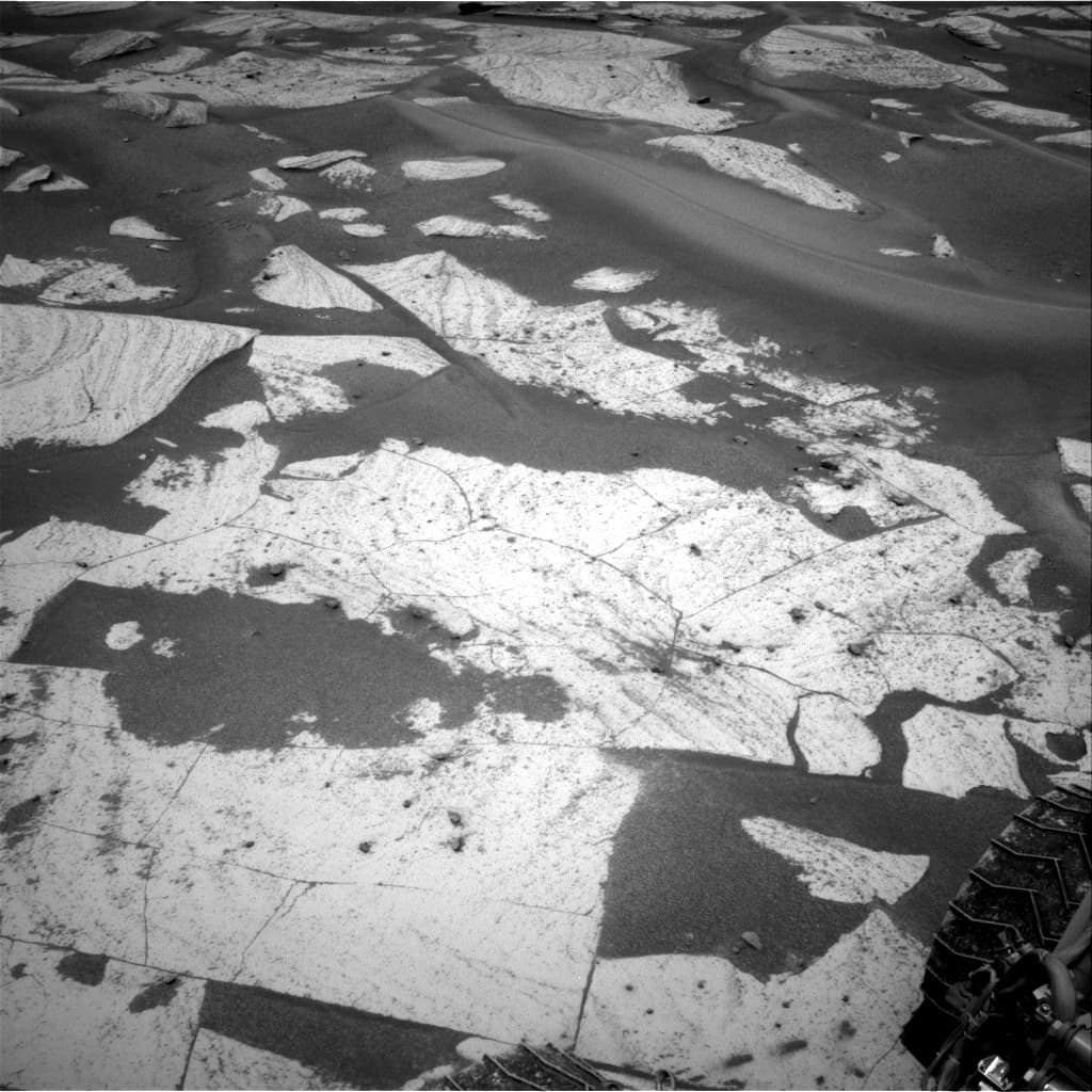 Mars image captured by NAV_RIGHT_B on Curiosity