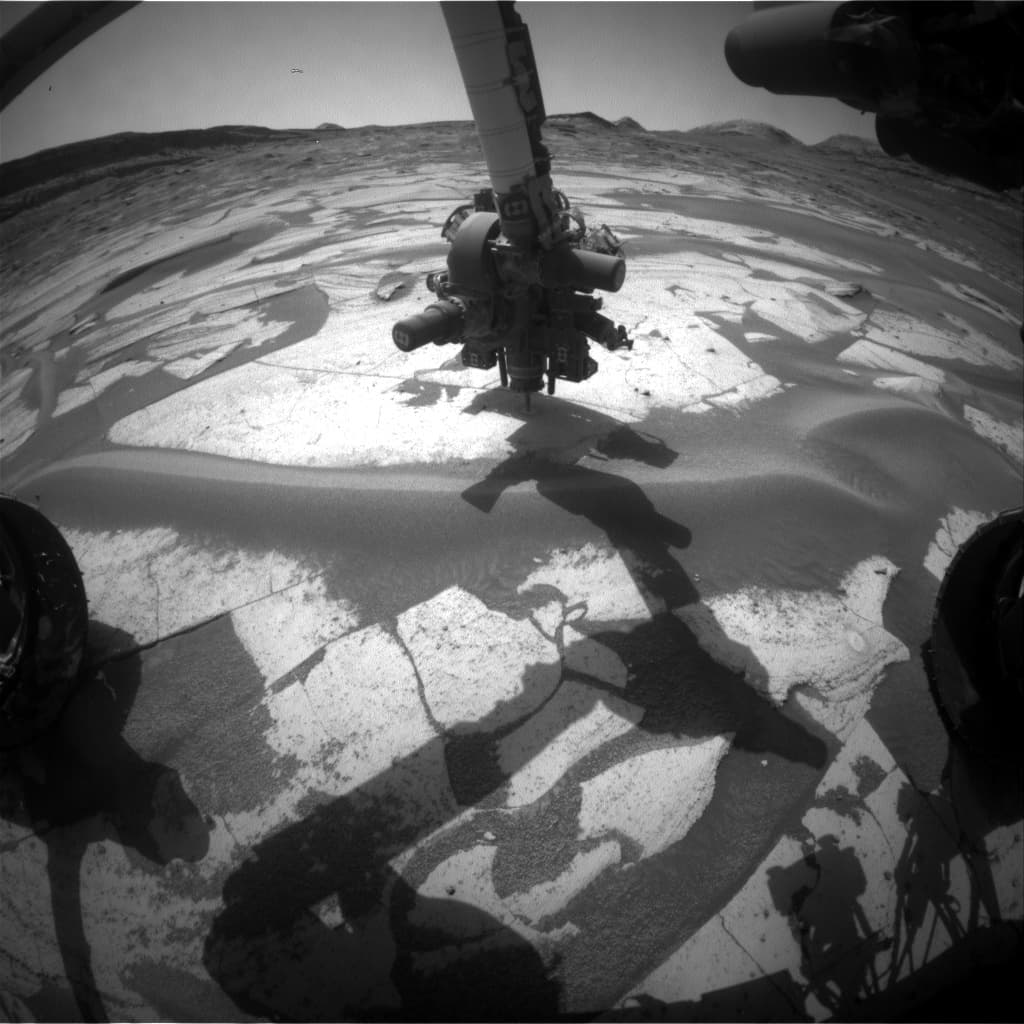 Mars image captured by FHAZ_RIGHT_B on Curiosity