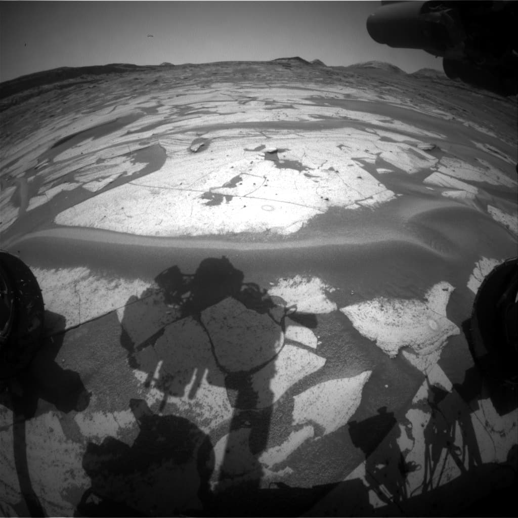 Mars image captured by FHAZ_RIGHT_B on Curiosity