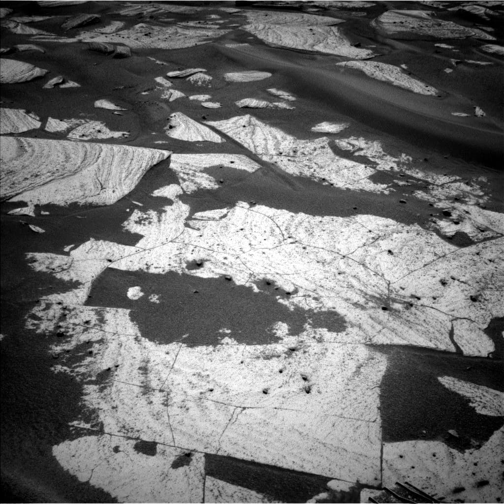 Mars image captured by NAV_LEFT_B on Curiosity