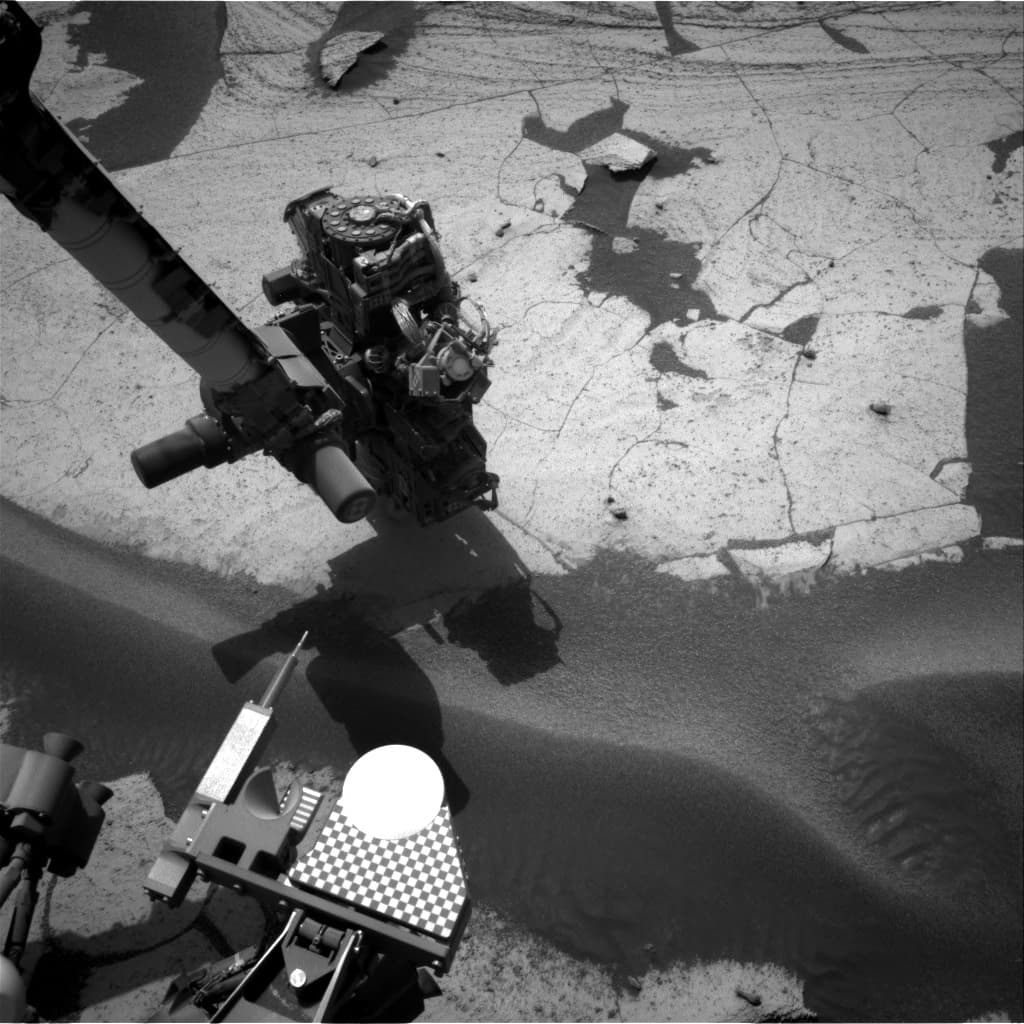 Mars image captured by NAV_RIGHT_B on Curiosity