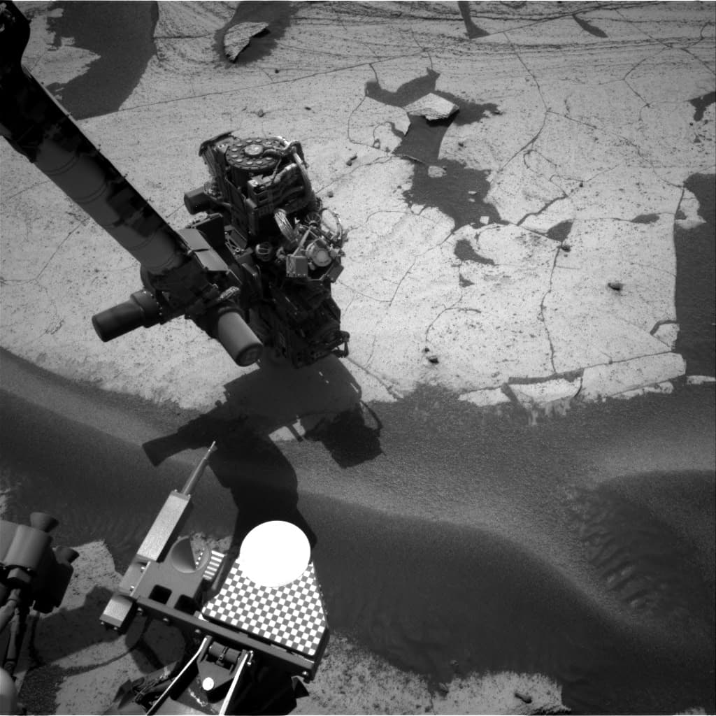 Mars image captured by NAV_RIGHT_B on Curiosity