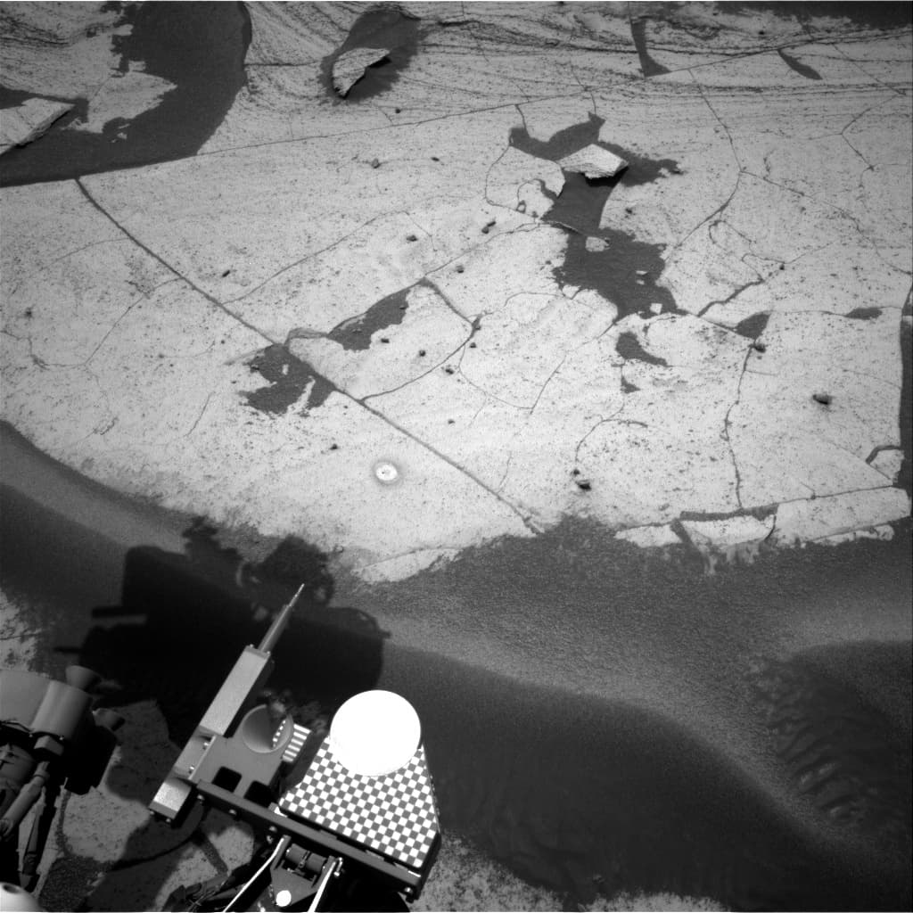 Mars image captured by NAV_RIGHT_B on Curiosity