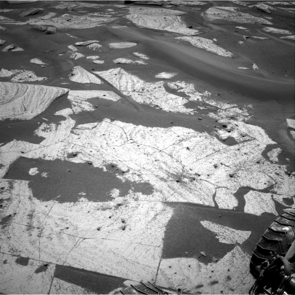 Mars image captured by NAV_RIGHT_B on Curiosity